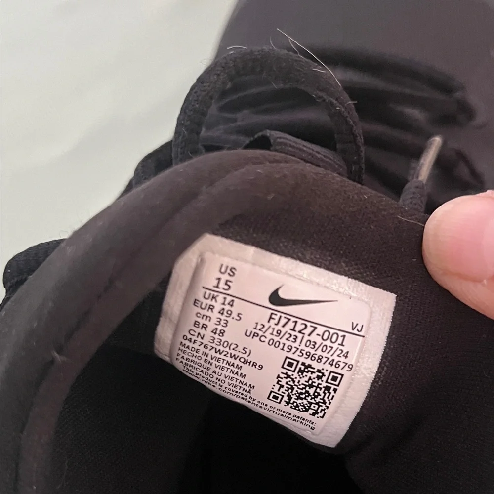 Nike Men’s Black Sneakers with  white Outsole Size 15